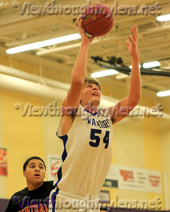 Deer River big man Noah Kaczor makes a layup vs. St. Paul Central