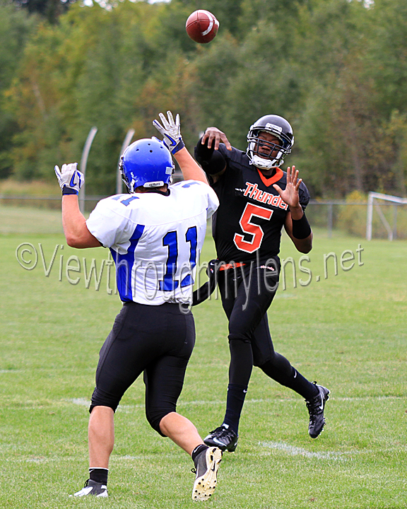 Thunder QB Michael Davis throws a touchdown strike